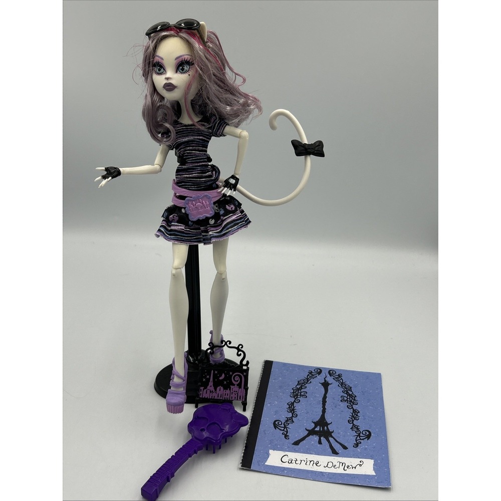 Monster High 'Scaris City of Frights' Catrine DeMew 11" Fashion Doll With Dairy